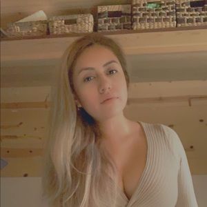 Meet your Posher, Iris